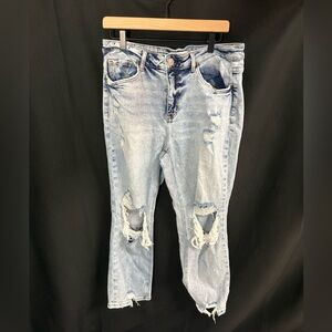 Trendy Distressed Ankle Jeans in Light Blue